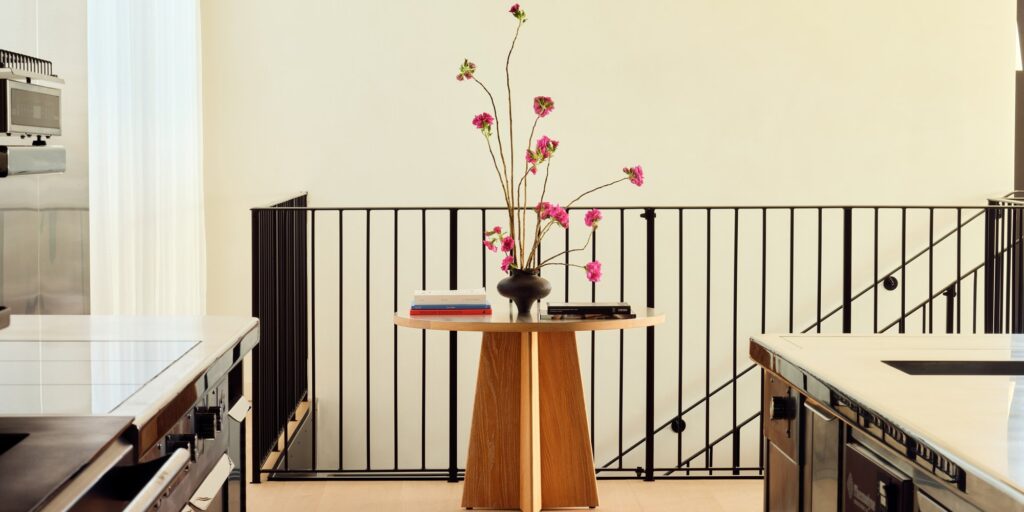 Round oak table with pink blossom at Lunette